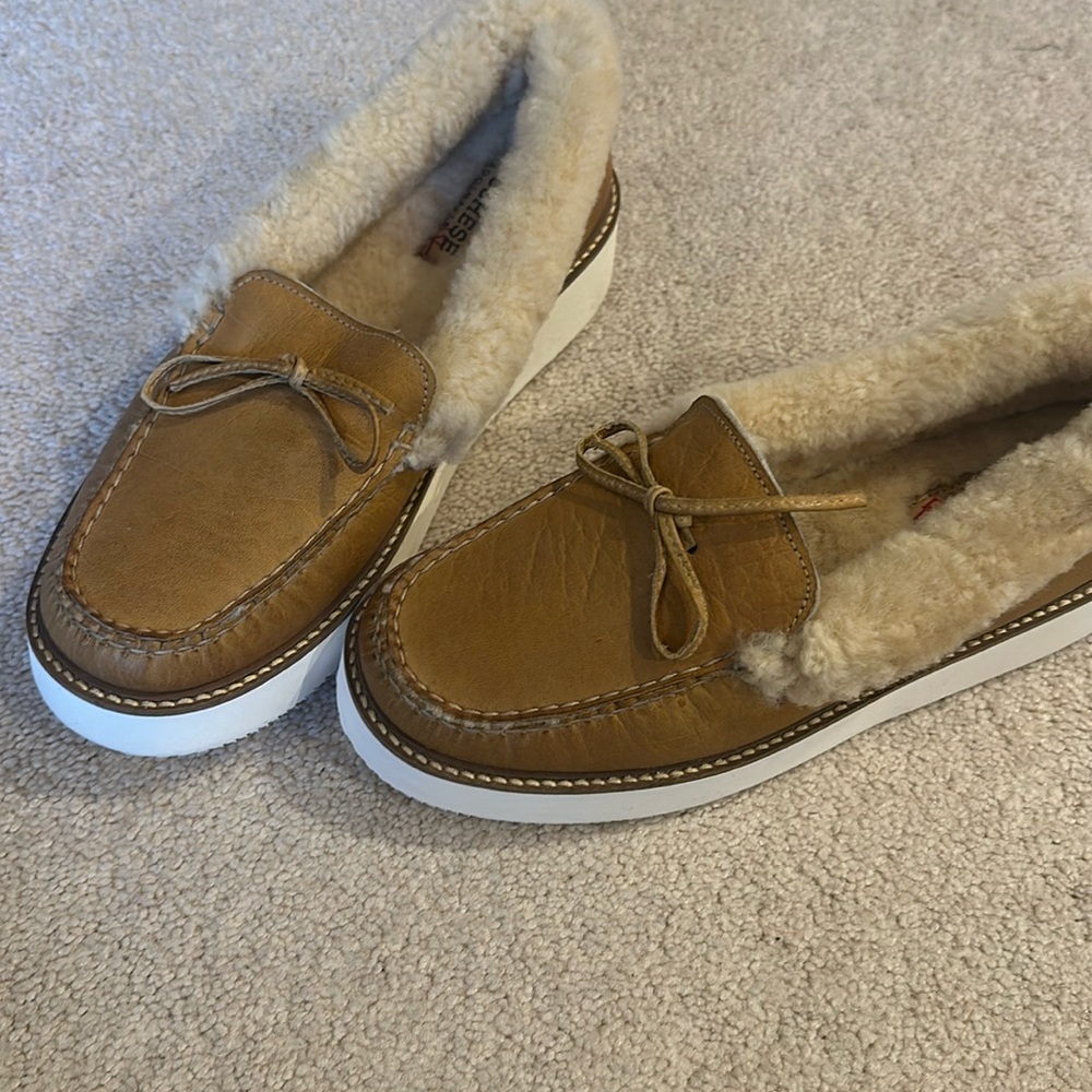 NWOT Lucchese Bootmaker Fur lined shoe size 7 but fits like 6.